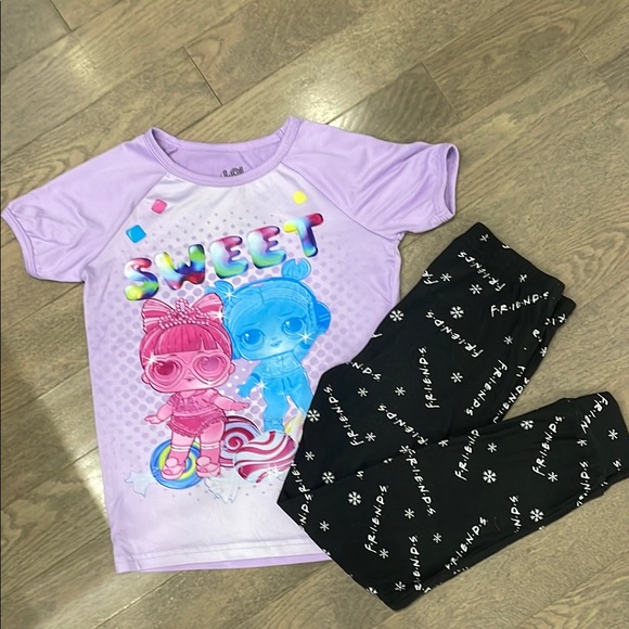 Friends TV Series Leggings & LOL Surprise T-Shirt - Picture 6 of 8